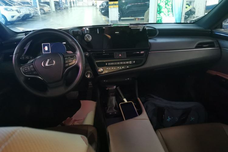 Used Lexus ES 2022 200 Excellence Edition
