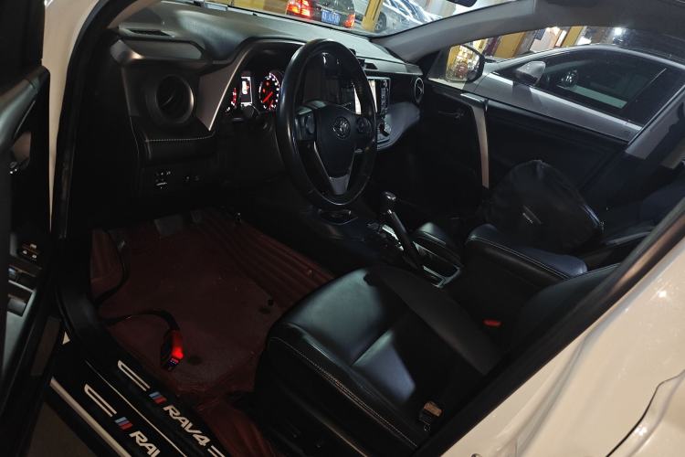 Used Toyota RAV4 2019 2.0L CVT Two-Wheel Drive ZhiShang Version China VI Standard
