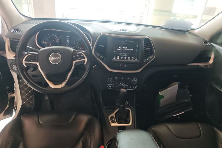 Used Jeep Cherokee 2016 2.0L Superior Edition
