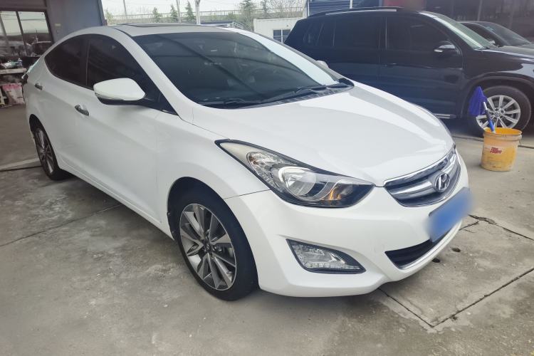 Used Hyundai Elantra (5th Generation / Langdong) 2015 1.6L Automatic Leading Model Front Right 45 Deg