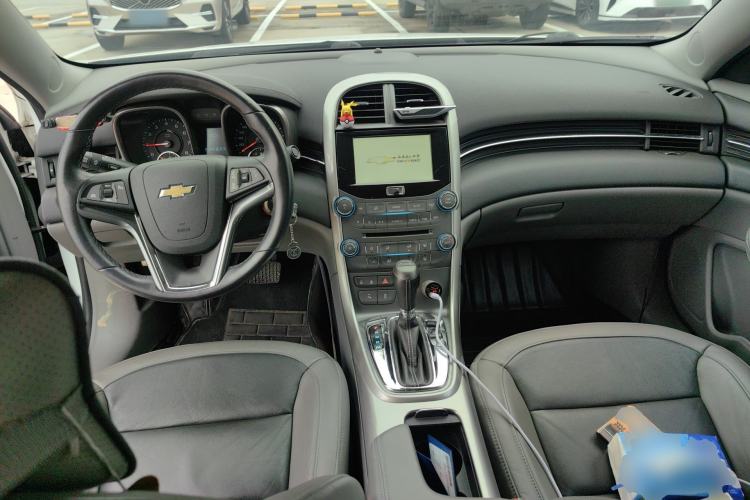 Used Chevrolet Malibu 2014 2.0L Automatic Luxury Edition Center Console