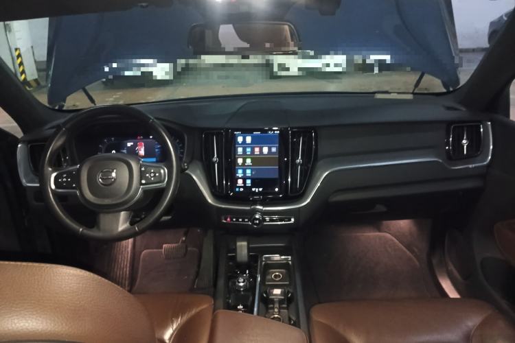 Used Volvo XC60 2023 B5 4x4 Smart Luxury Edition Center Console