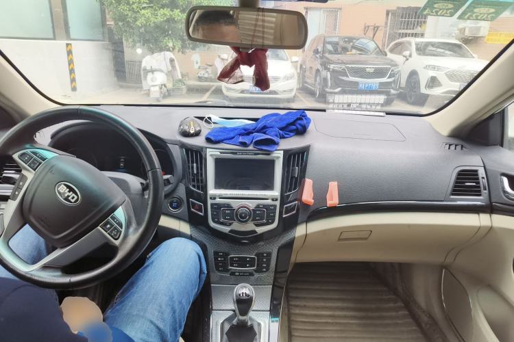 Used BYD Surui 2012 1.5L Manual Luxury Version Center Console