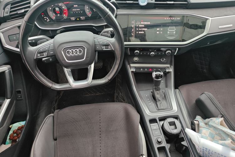 Used Audi Q3 2022 35 TFSI Fashion Dynamic Model Center Console