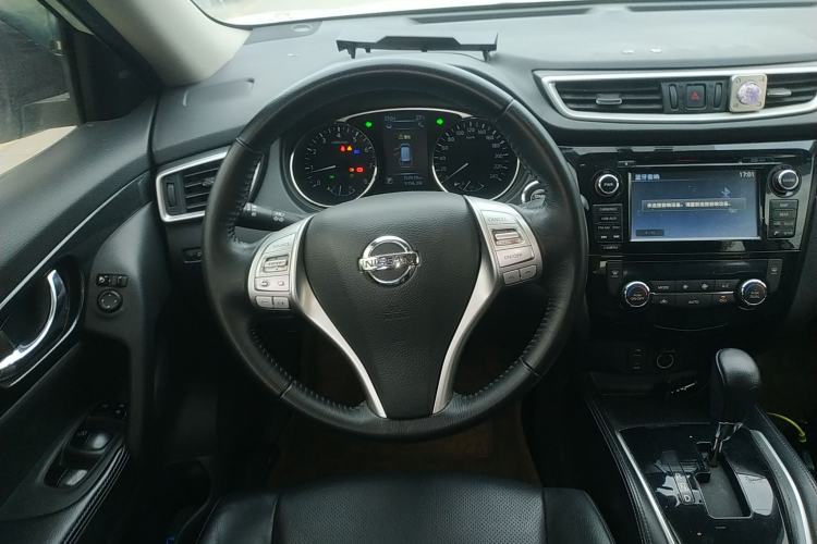Used Nissan X-Trail 2014 2.5L CVT Luxury Edition 4WD Steering Wheel