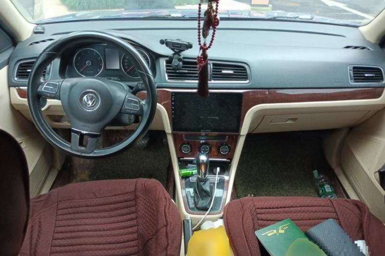 Used Volkswagen Lavida 2013 Revised Version 1.6L Automatic Luxury Edition Center Console