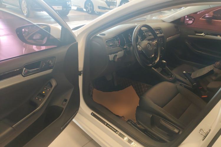 Used Volkswagen Sagitar 2017 230TSI Automatic Comfort Version
