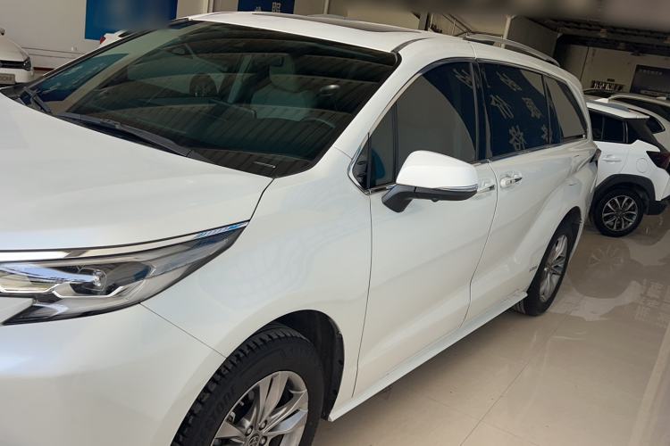 Used Toyota SIENNA 2024 2.5L Hybrid Comfort Edition Left Side