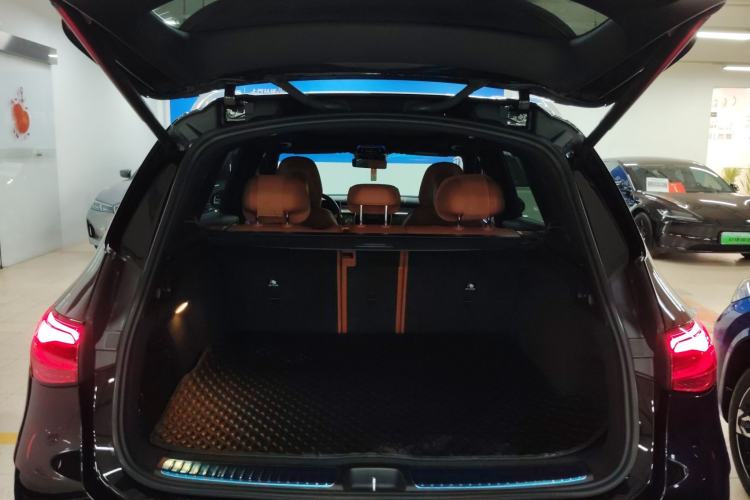 Used Mercedes-Benz GLC 2024 GLC 260 L 4MATIC Luxury Model 5 Seats Trunk