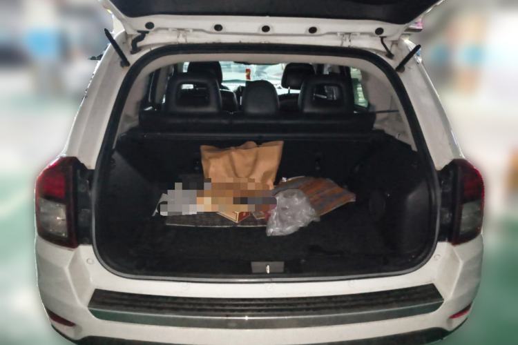 Used Jeep Compass 2014 2.0L two-wheel drive luxury version Trunk