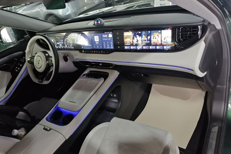 Used VOYAH FREE 2025 318 318 km Rear-Drive Touring Edition Center Console