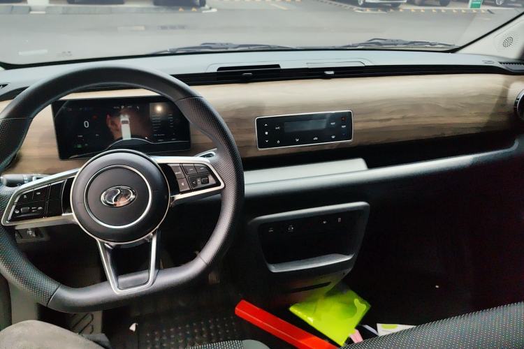 Used Ruichi EC75 2025 Intelligent Driving Ultra-Charging Version Pioneer II Type 50.1 kWh Center Console