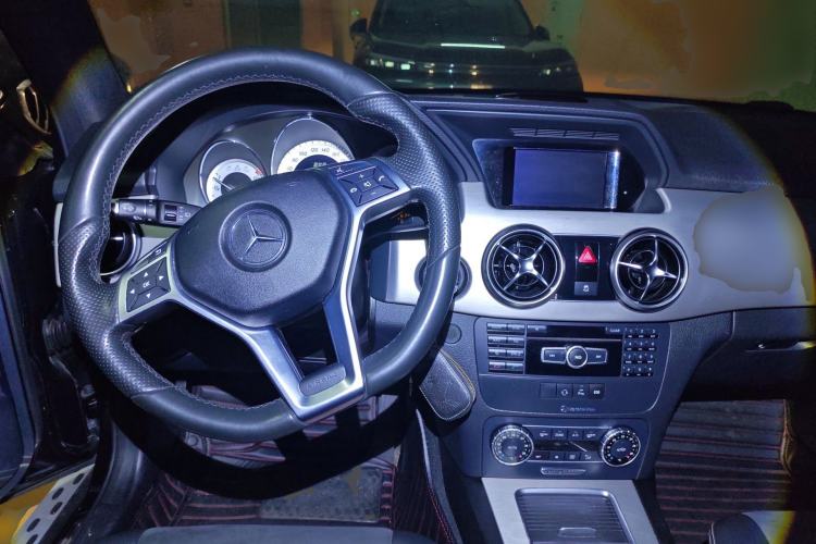 Used Mercedes-Benz GLK-Class 2015 GLK 260 4MATIC Dynamic Edition Ultimate Version Center Console