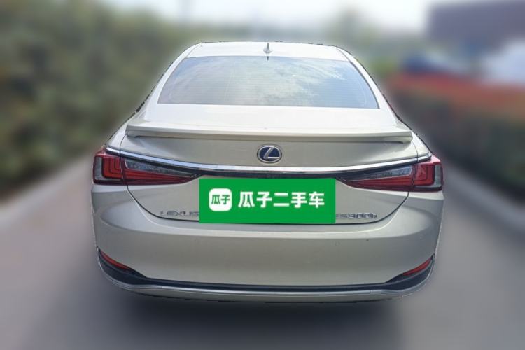 Used Lexus ES 2021 300h Excellence Edition Rear