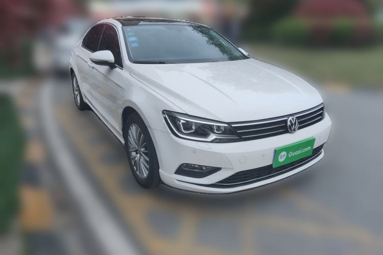 Used Volkswagen Lamando 2015 280TSI DSG Luxury Edition Front Right 45 Deg