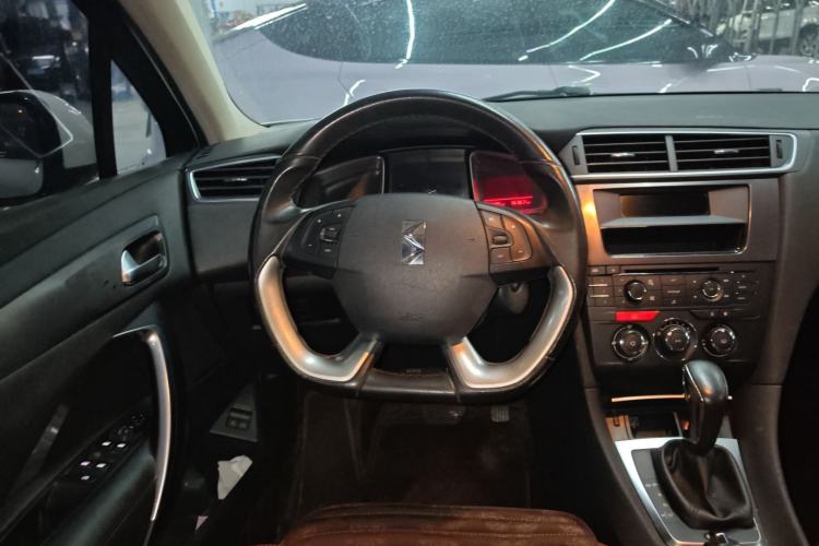 Used DS 5LS 2014 1.8L automatic Comfort version VTi140