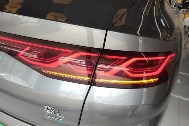 Used BYD Qin L 2025 DM-i Smart Drive 120KM Excellence Model Right Rear Taillight