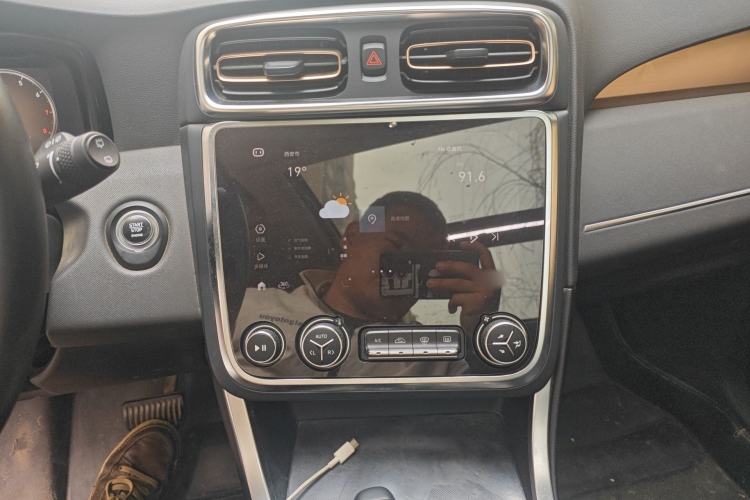 Used Lynk & Co 01 2019 2.0T Two-Wheel-Drive Pro Version China VI Standard Audio And AC Panel