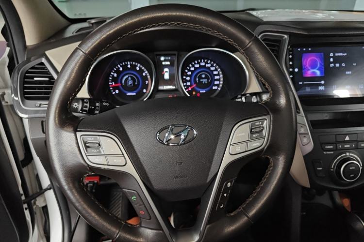 Used Hyundai Santa Fe 2013 2.4L Automatic 4x4 Smart Version Steering Wheel