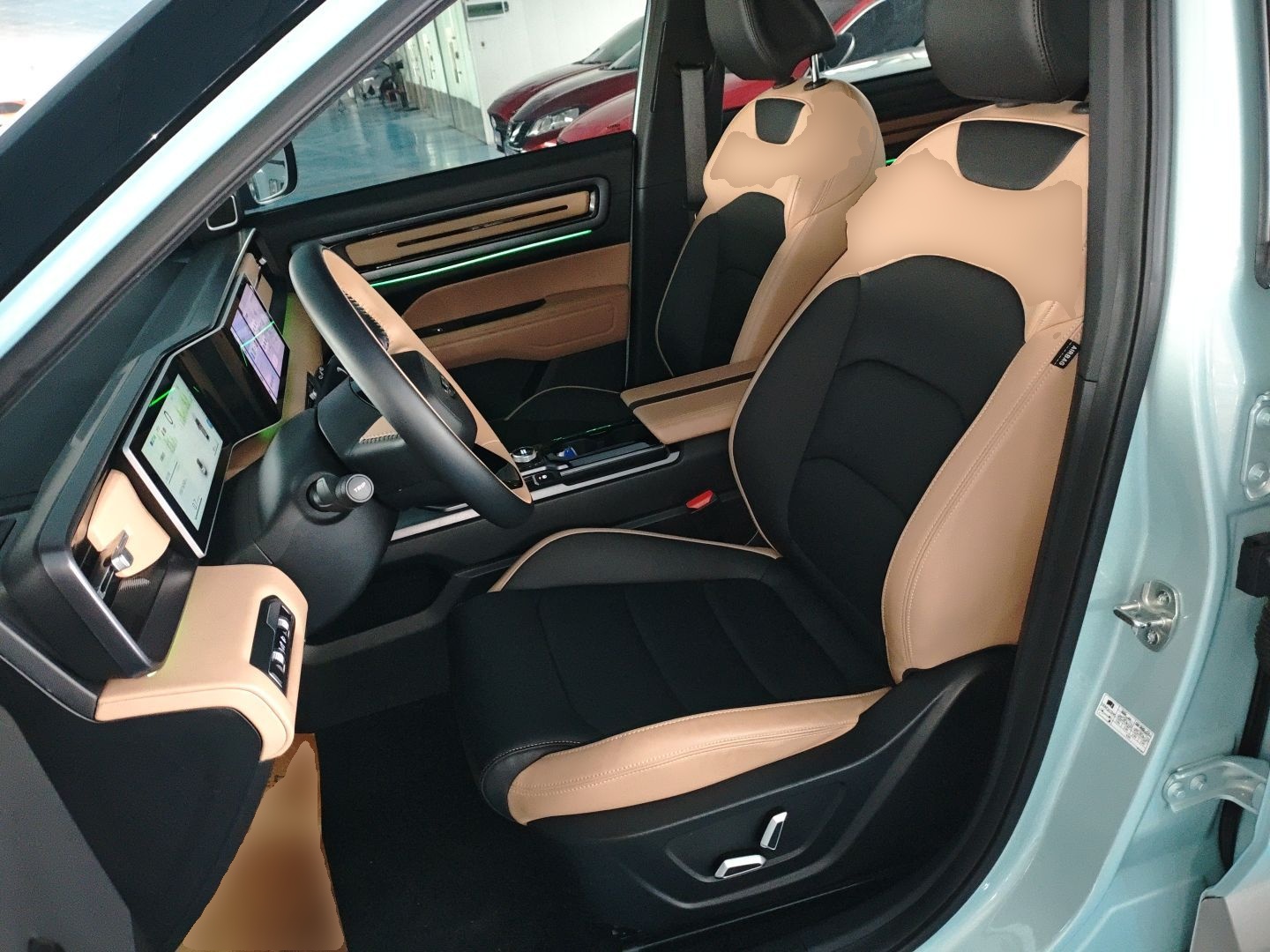 المقاعد الأمامية داخل السيارة