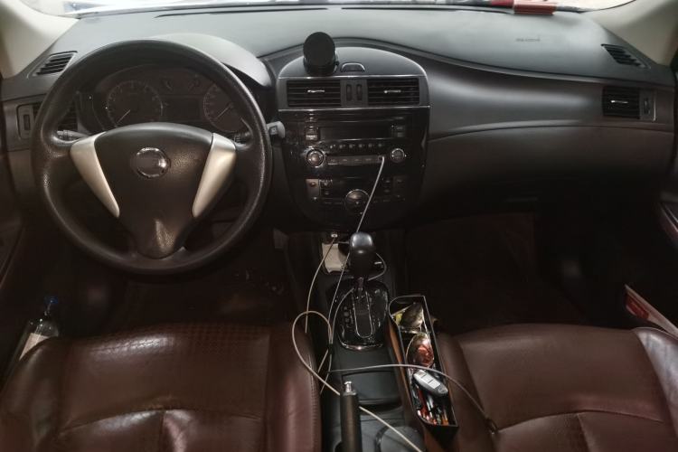 Used Nissan Tiida 2013 1.6L CVT Cool Cafe Edition Center Console