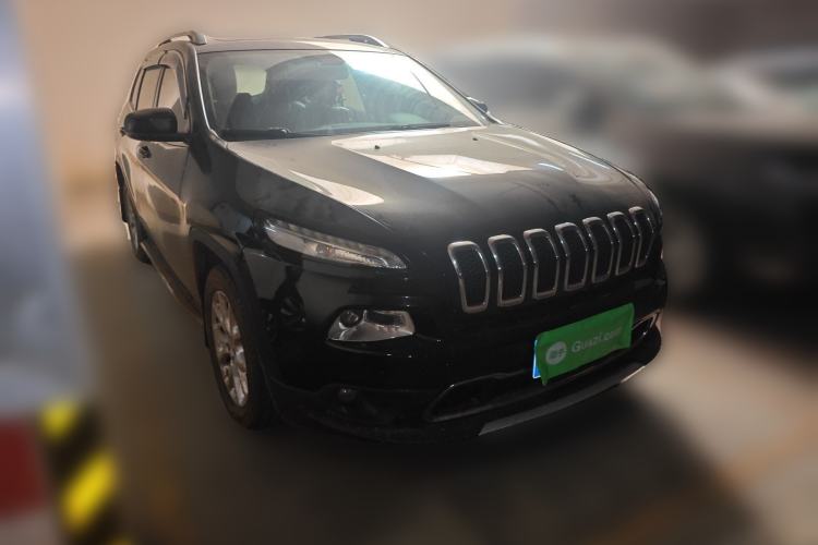 Used Jeep Cherokee 2017 2.0L Superior Edition Front Right 45 Deg