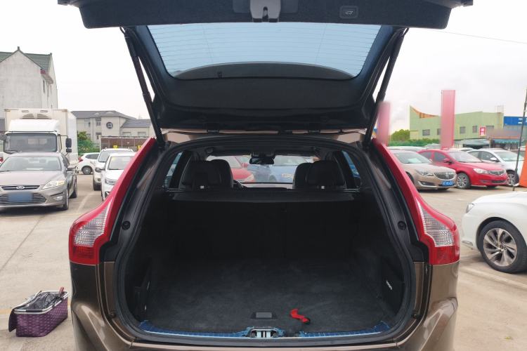 Used Volvo XC60 2017 T5 AWD Smart Drive Edition Trunk