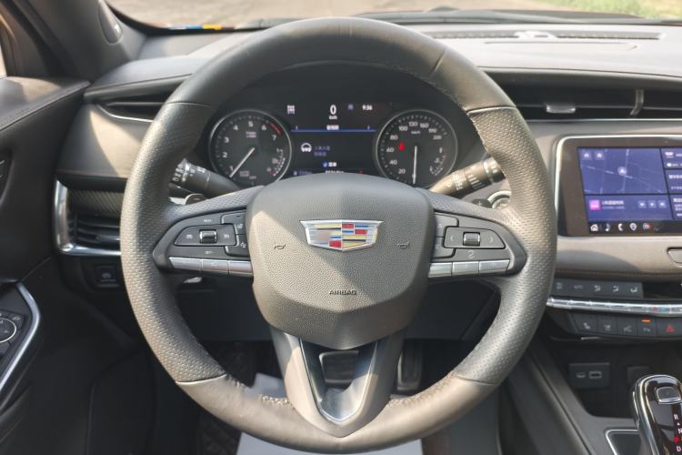 Used Cadillac XT4 2022 28T Four-Wheel Drive Platinum Edition Steering Wheel
