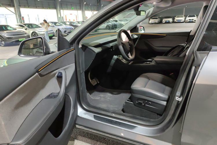 Used Tesla Model Y 2025 Rear-Wheel-Drive Version Driver Seat