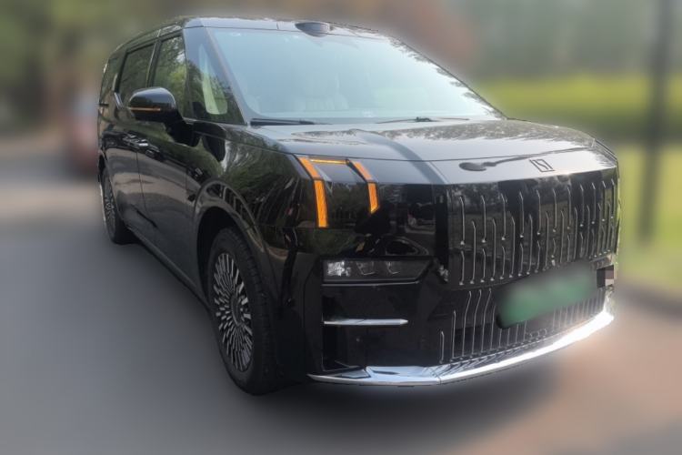 Used Zeekr 009 2024 7-Seater Walk-Through Version Four-Wheel Drive 108 kWh Front Right 45 Deg