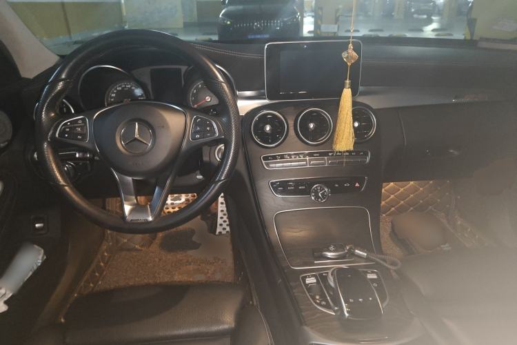 Used Mercedes-Benz C-Class 2017 Facelift C 200 L Center Console