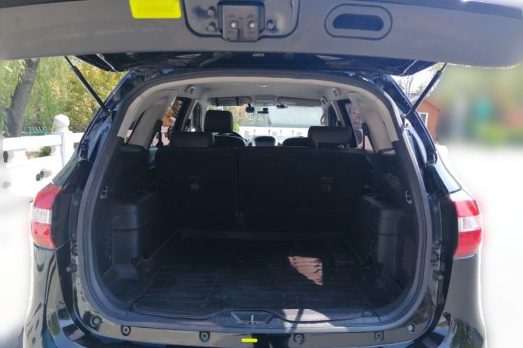 Used JMC Yusheng S350 2013 2.4T Automatic 2WD Diesel Luxury Edition 5 Seats Trunk