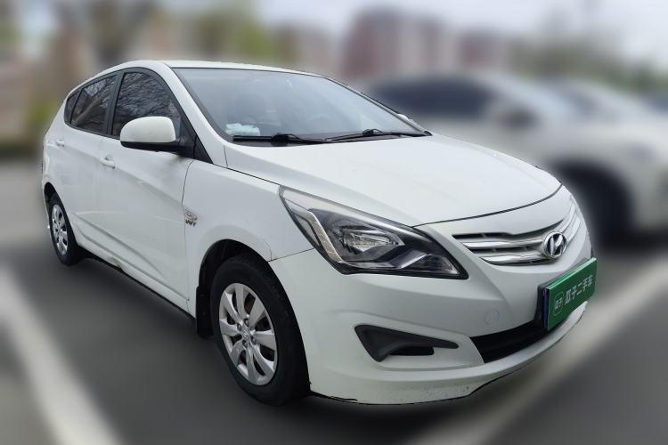 Used Hyundai Verna Ray 2014 1.4L Manual GL Front Right 45 Deg