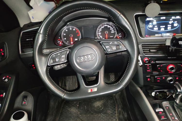 Used Audi Q5 2016 40 TFSI Trendy Edition Steering Wheel