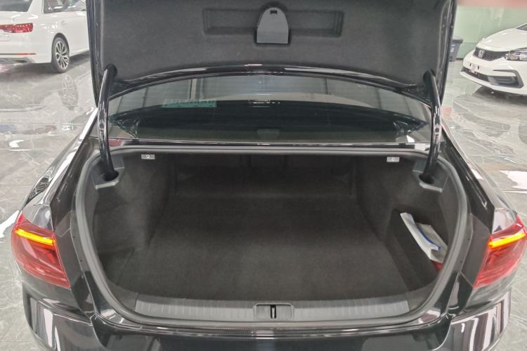 Used Volkswagen Magotan 2023 2 Million Units Limited Edition 330TSI DSG Leading Version
