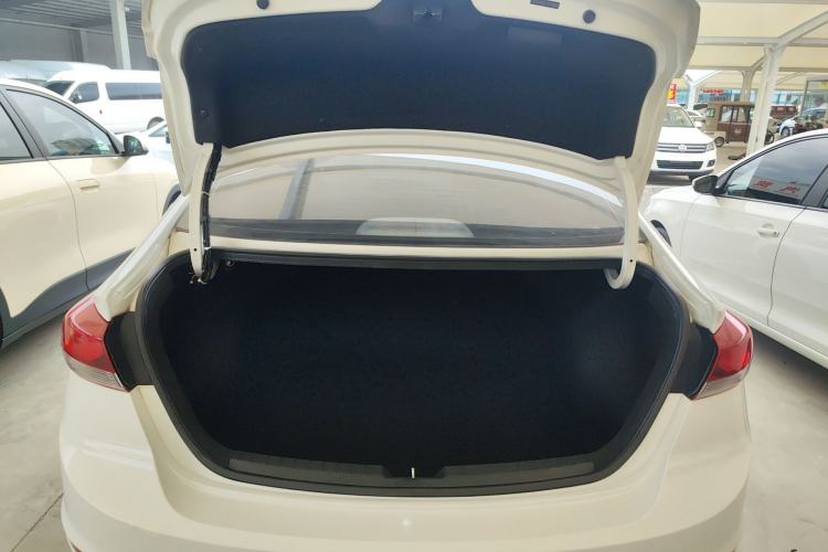 Used Hyundai Elantra (6th Generation / Lingdong) 2016 1.6L Manual ZhiXuan·Youth Edition Trunk