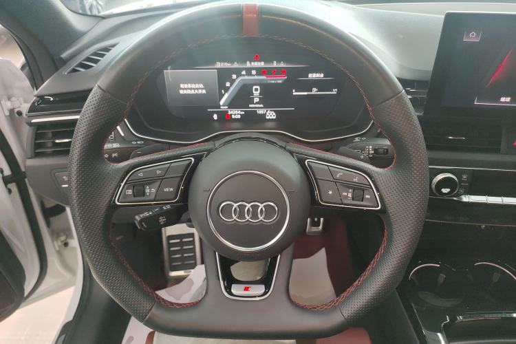 Used Audi A4L 2025 2 Million Units Enjoyment Version 40 TFSI Luxury Dynamic Edition Steering Wheel