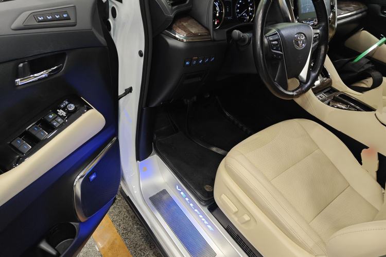 Used Toyota Vellfire 2023 Crown Dual-Engine 2.5L HV Prestige Edition