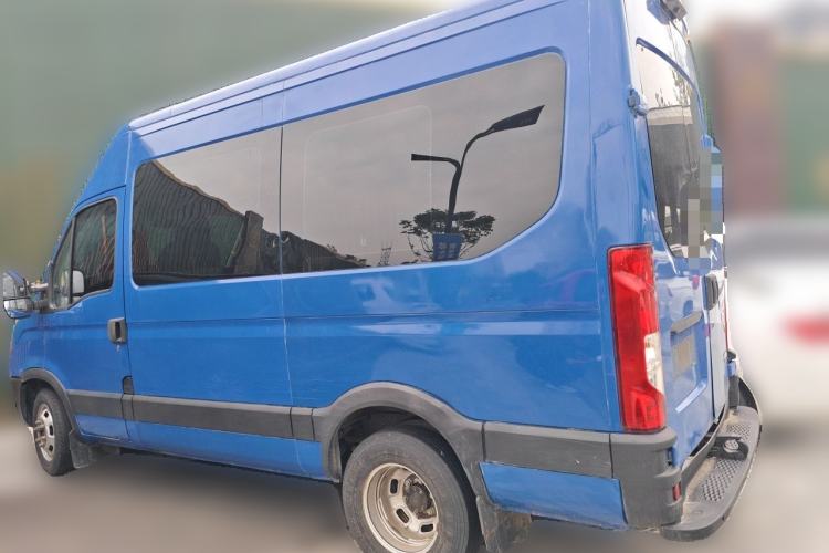 Used Iveco Eurocargo 2018 2.3T Long Wheelbase Short Overhang High-Roof Van F1A