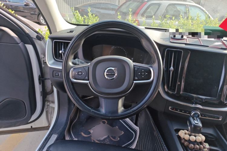 Used Volvo XC60 2019 T5 4x4 Smart Edition China V Standard