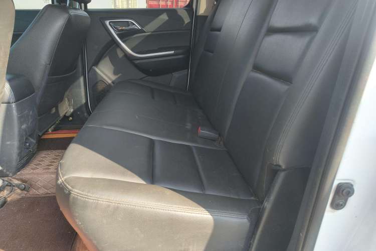 Used JMC Yuhu 5 2018 2.4T Classic Edition Diesel Manual 4x4 Luxury Version JX4D24A5L
