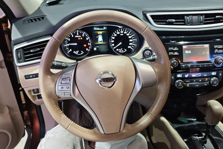 Used Nissan X-Trail 2014 2.0L CVT Comfort Edition 2WD Steering Wheel