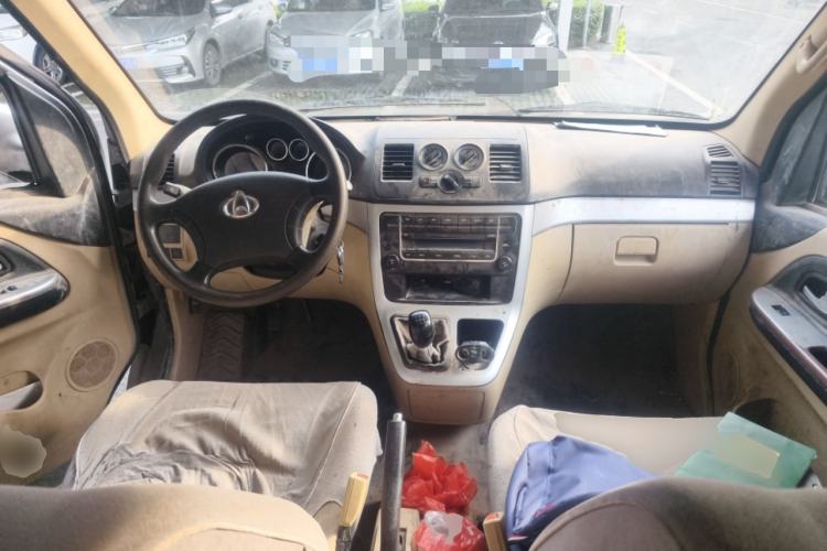 Used CHANGAN KAICHENG Ruixing M90 2017 2.0L Value Edition 6-Seater Hatchback 4G94S Center Console