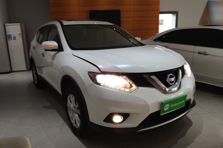 Used Nissan X-Trail 2014 2.0L CVT Comfort Edition 2WD Front Right 45 Deg
