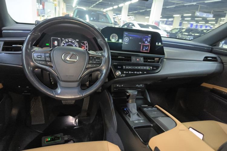 Used Lexus ES 2021 300h Deluxe Edition