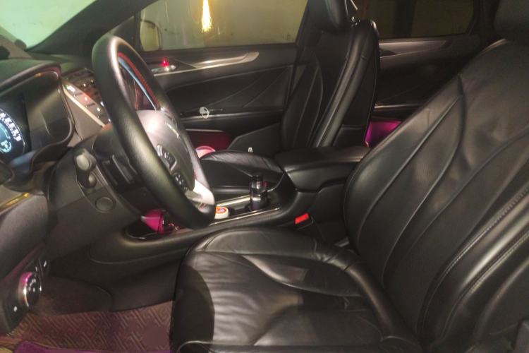 Used Lincoln MKC 2018 2.0T Two-Wheel Drive Deluxe Edition Left Front Seat