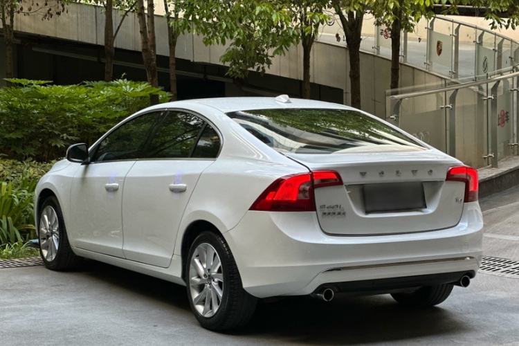 Used Volvo S60 2017 S60L T4 Smart Range Edition
