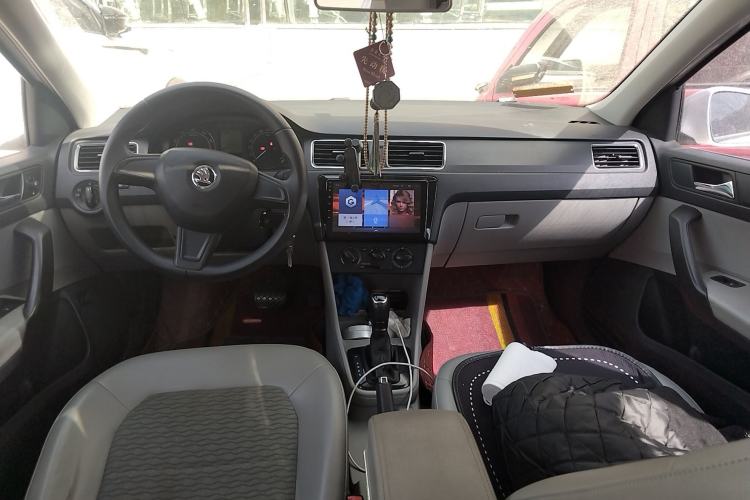 Used Skoda Rapid 2016 1.6L Automatic Chuanxing Edition Center Console
