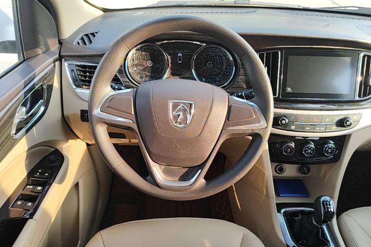 Used Baojun 730 2016 1.5L Manual Standard Version 7 Seats
