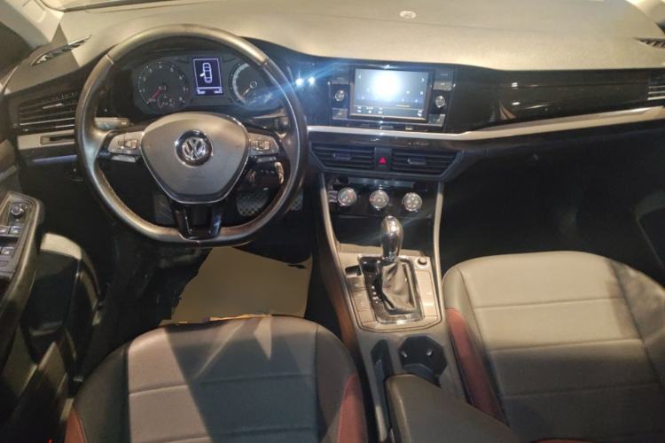 Used Volkswagen Bora 2020 1.5L Automatic Comfort Model Center Console